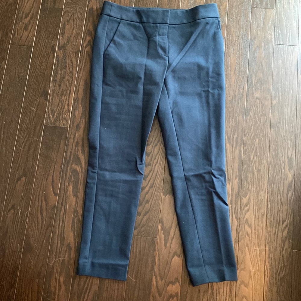 LOFT blue Marisa Skinny dress pant. Size 6. Seam in back.